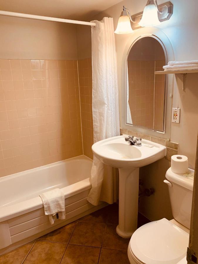 Red Carpet Inn & Suites Calgary Extérieur photo